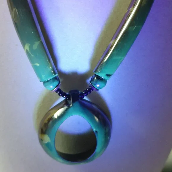 Brown Tan Horn Pendant Necklace Vintage Seed Beaded Strand Barrel Clasp Resin - Picture 10 of 16